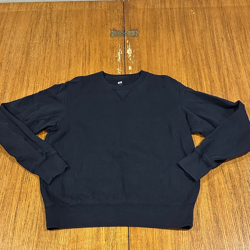 UNIQLO Men’s Navy Blue Crewneck Sweatshirt